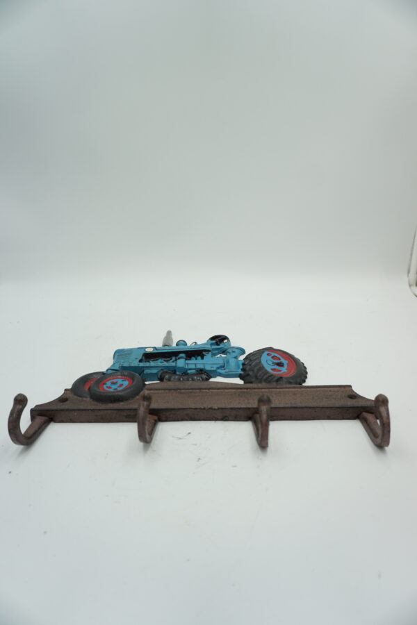 ŻELIWNY WIESZAK NIEBIESKI TRAKTOR