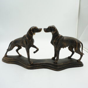 ŻELIWNA FIGURA DWA PSY GOŃCZE MYŚLIWSKIE NA PODSTAWIE