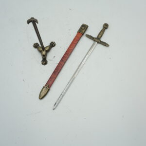 DEKORACYJNY PRZECINAK DO LISTÓW NÓŻ DO LISTÓW NA STOJAKU