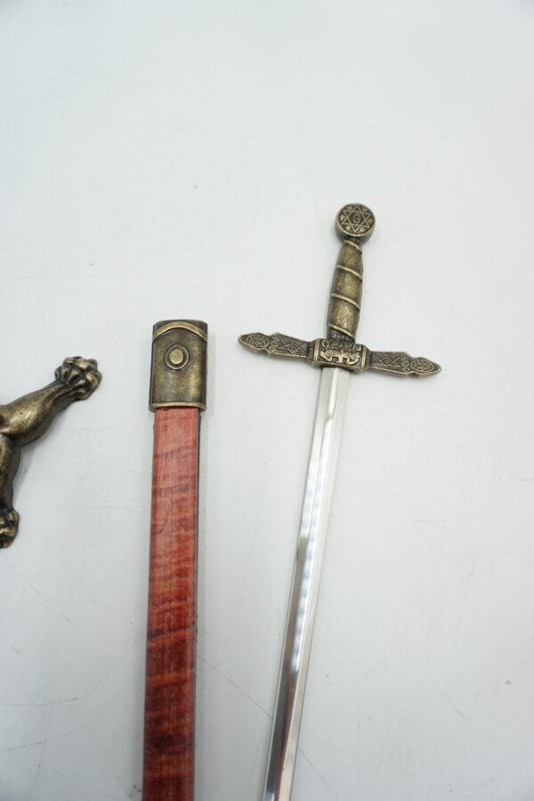 DEKORACYJNY PRZECINAK DO LISTÓW NÓŻ DO LISTÓW NA STOJAKU