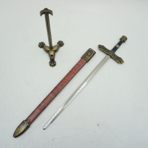 DEKORACYJNY PRZECINAK DO LISTÓW NÓŻ DO LISTÓW NA STOJAKU