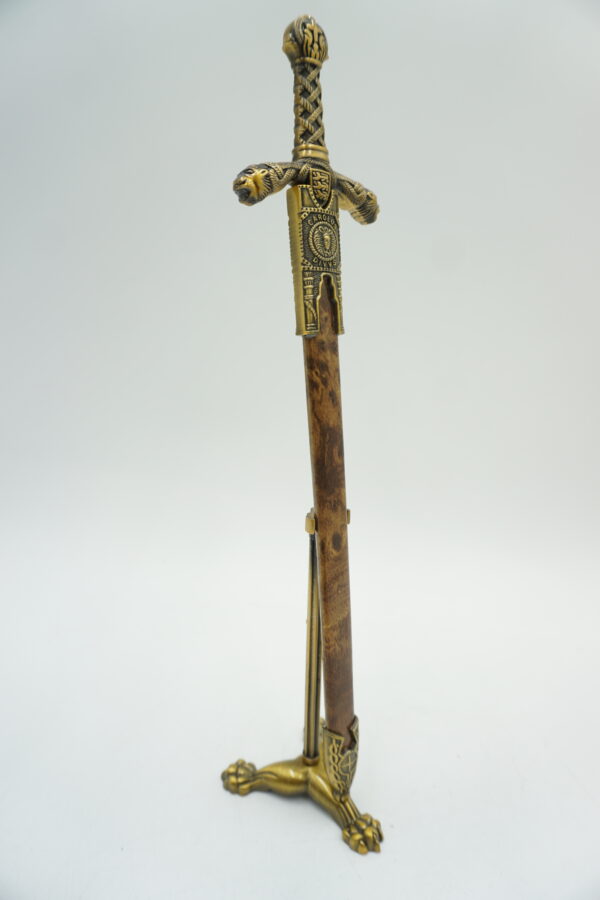 DEKORACYJNY PRZECINAK DO LISTÓW NÓŻ DO LISTÓW NA STOJAKU LWY