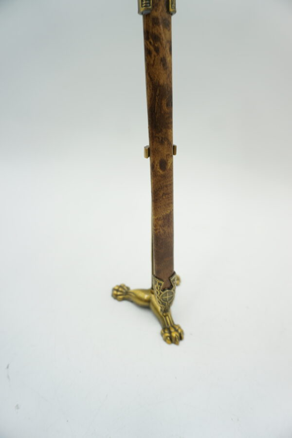 DEKORACYJNY PRZECINAK DO LISTÓW NÓŻ DO LISTÓW NA STOJAKU LWY