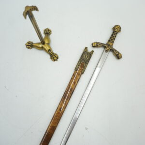 DEKORACYJNY PRZECINAK DO LISTÓW NÓŻ DO LISTÓW NA STOJAKU LWY