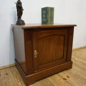 ZGRABNA SZAFKA KOMÓDKA BAREK