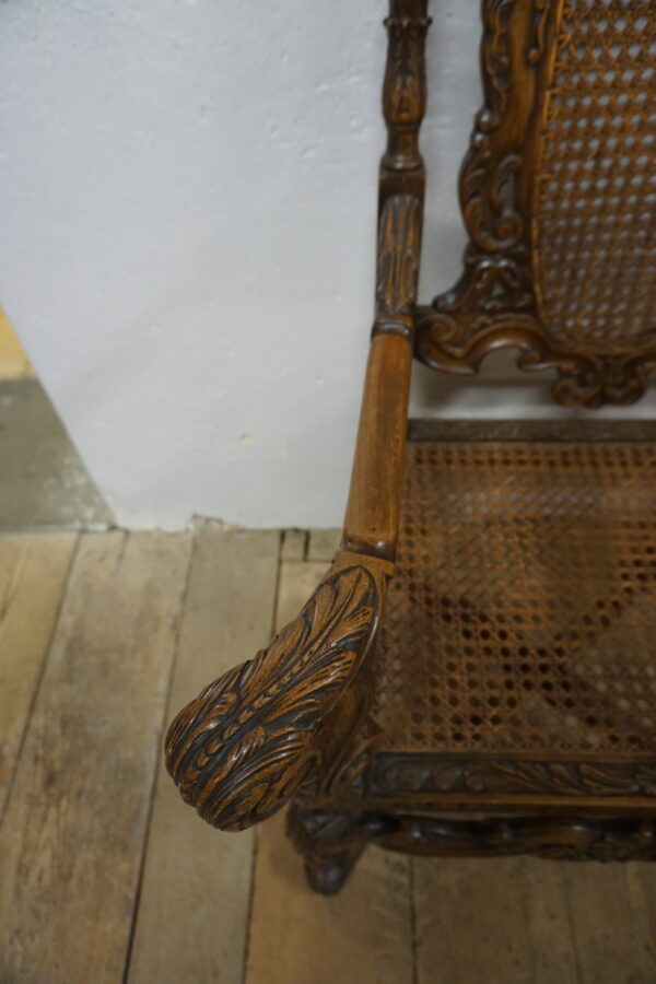 DOSTOJNY RZEŹBIONY FOTEL TRON RAFIA