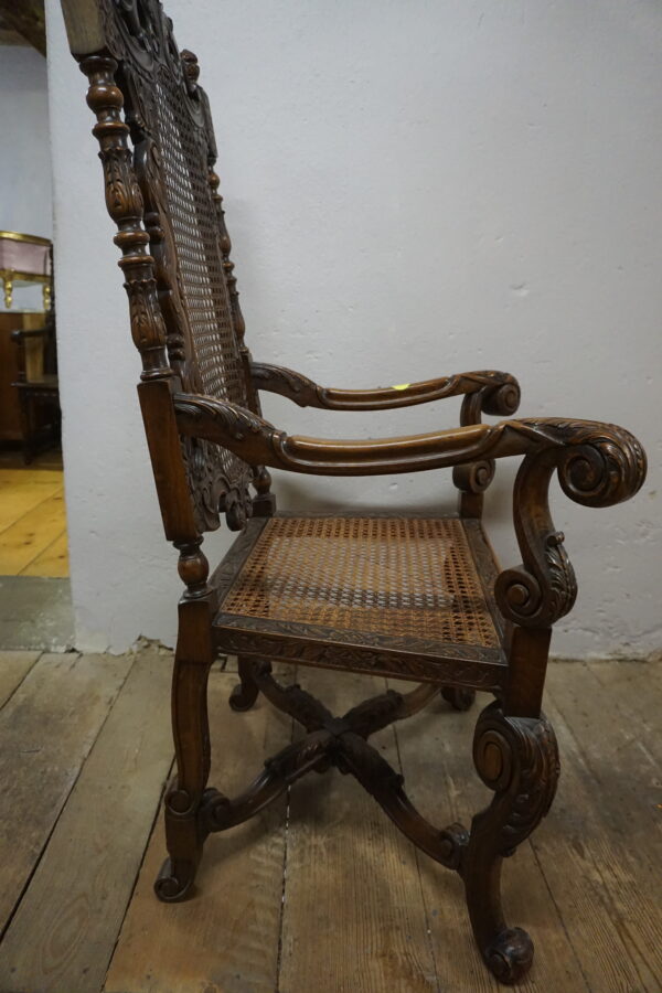 DOSTOJNY RZEŹBIONY FOTEL TRON RAFIA