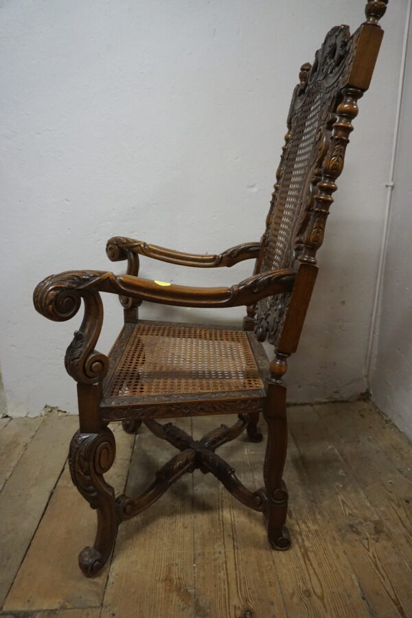 DOSTOJNY RZEŹBIONY FOTEL TRON RAFIA