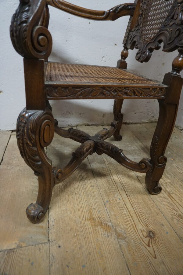 DOSTOJNY RZEŹBIONY FOTEL TRON RAFIA