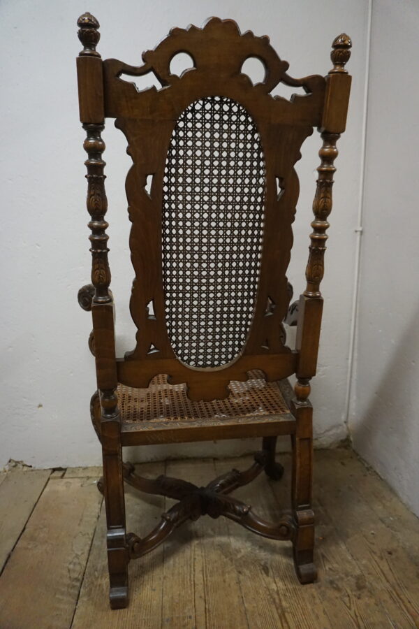 DOSTOJNY RZEŹBIONY FOTEL TRON RAFIA