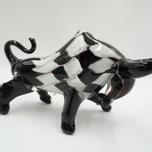 Szklana Figurka Dekoracyjna – Byk w Łaty BIAŁO CZARNY