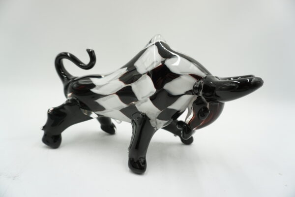 Szklana Figurka Dekoracyjna – Byk w Łaty BIAŁO CZARNY