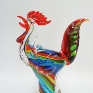 Szklana Figurka Dekoracyjna – Tęczowy Kogut