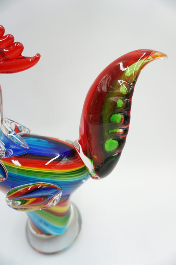 Szklana Figurka Dekoracyjna – Tęczowy Kogut