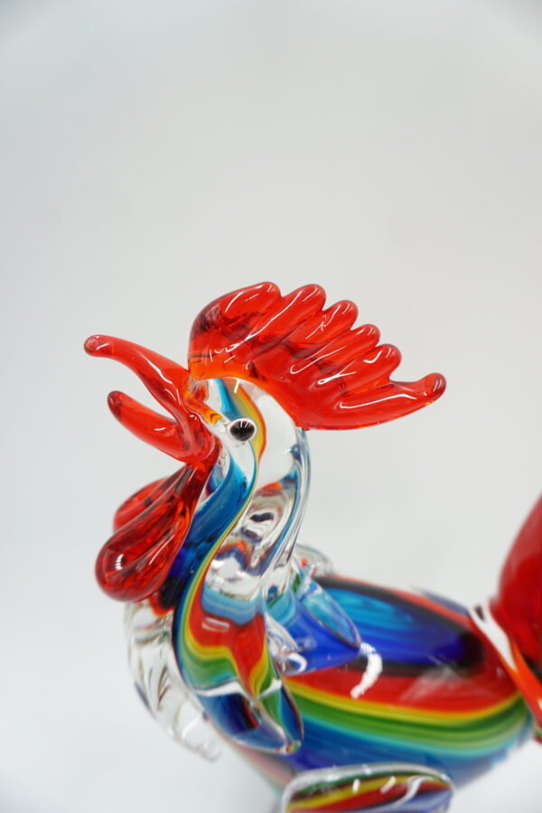 Szklana Figurka Dekoracyjna – Tęczowy Kogut