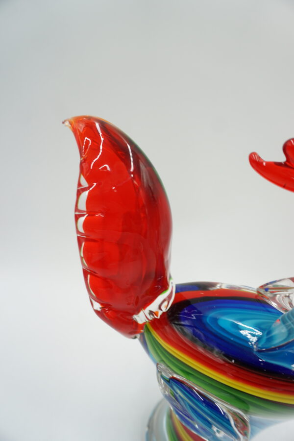 Szklana Figurka Dekoracyjna – Tęczowy Kogut