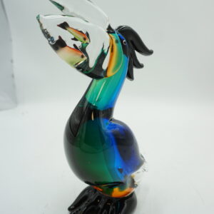 Szklana Figurka Dekoracyjna – Barwny Pelikan z Rybkami