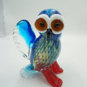 Szklana Figurka Dekoracyjna – Błękitna Sowa z Rozpostartym Skrzydłem