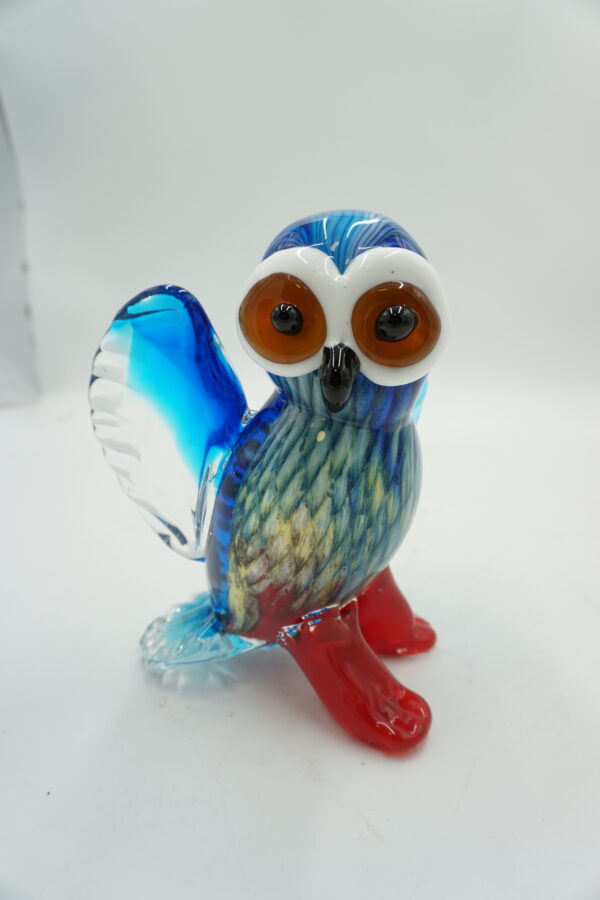 Szklana Figurka Dekoracyjna – Błękitna Sowa z Rozpostartym Skrzydłem