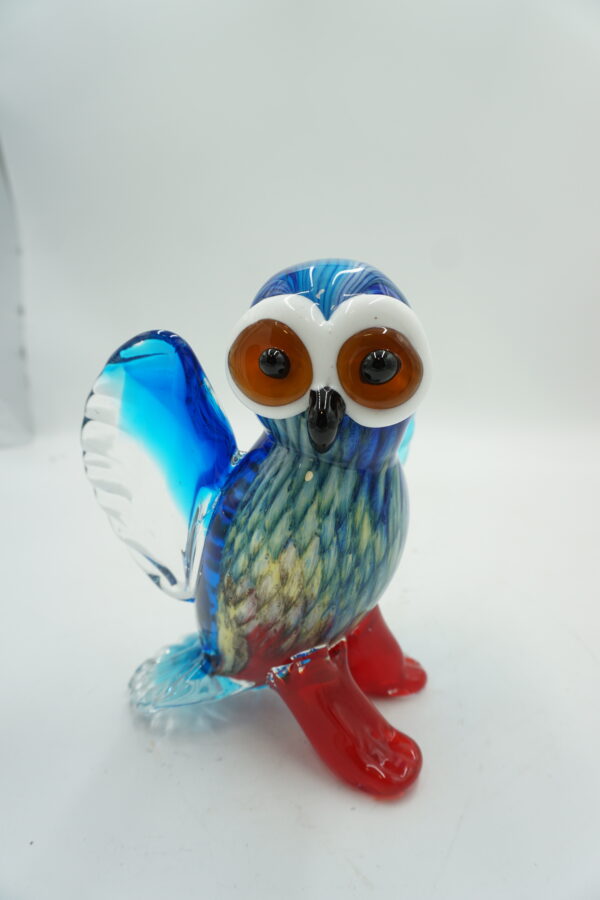 Szklana Figurka Dekoracyjna – Błękitna Sowa z Rozpostartym Skrzydłem