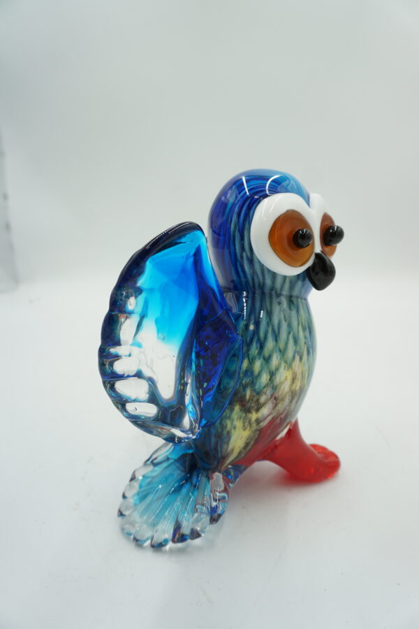 Szklana Figurka Dekoracyjna – Błękitna Sowa z Rozpostartym Skrzydłem