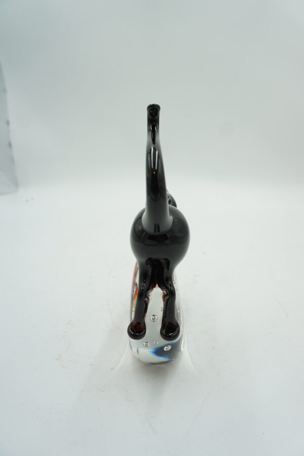 Szklana Figurka Dekoracyjna – Czarny Kot na Akwarium