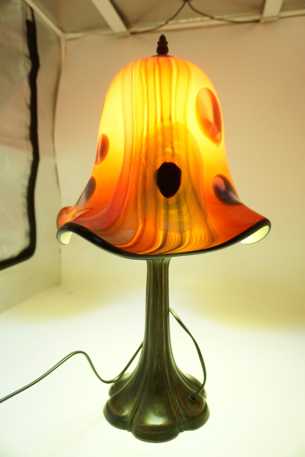 Lampa stojąca stołowa ze szklanym kloszem