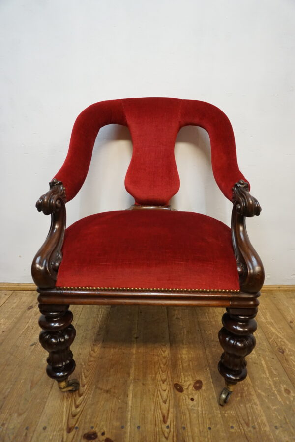 STARY PAŁACOWY FOTEL Z RZEŹBIONYMI NOGAMI