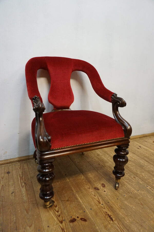 STARY PAŁACOWY FOTEL Z RZEŹBIONYMI NOGAMI