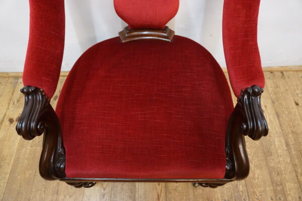 STARY PAŁACOWY FOTEL Z RZEŹBIONYMI NOGAMI