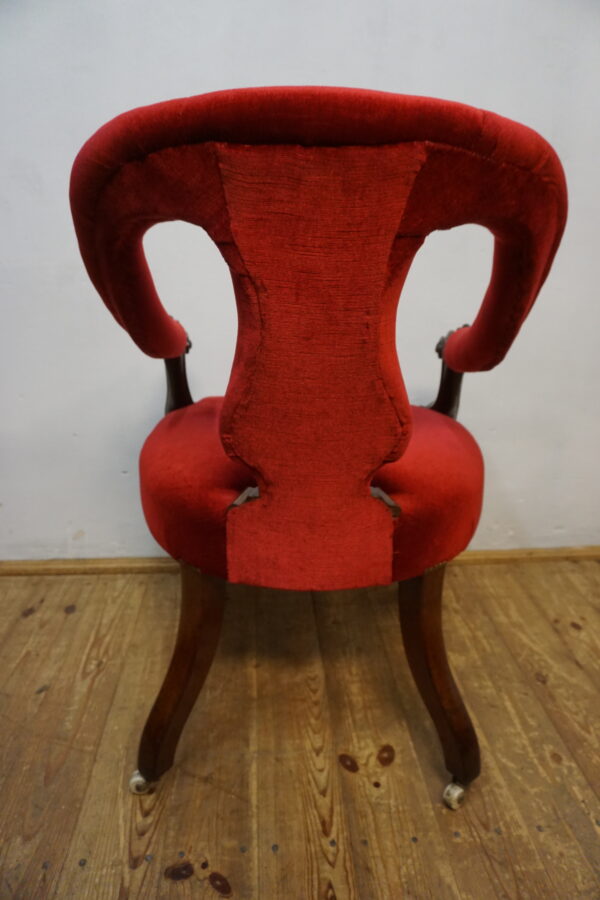 STARY PAŁACOWY FOTEL Z RZEŹBIONYMI NOGAMI