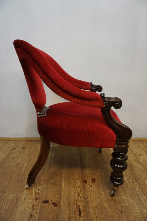STARY PAŁACOWY FOTEL Z RZEŹBIONYMI NOGAMI