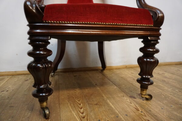 STARY PAŁACOWY FOTEL Z RZEŹBIONYMI NOGAMI