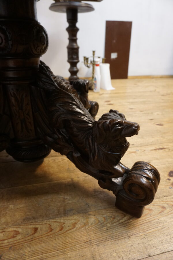 UNIKATOWY STÓŁ GABINETOWY – RZEŹBIONE PSY – PO RENOWACJI