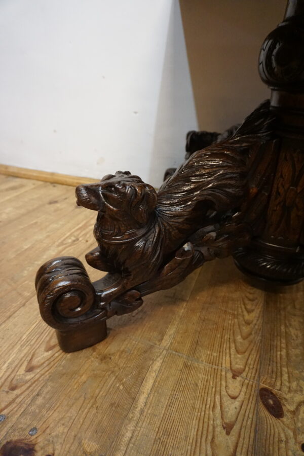 UNIKATOWY STÓŁ GABINETOWY – RZEŹBIONE PSY – PO RENOWACJI