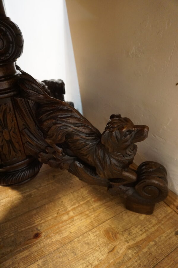 UNIKATOWY STÓŁ GABINETOWY – RZEŹBIONE PSY – PO RENOWACJI