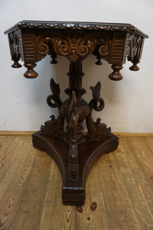 Kolekcjonerski Stolik Gabinetowy "Delfiny" – Renesansowa Elegancja