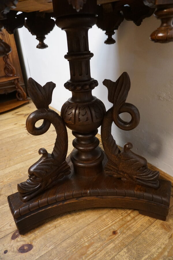 Kolekcjonerski Stolik Gabinetowy "Delfiny" – Renesansowa Elegancja