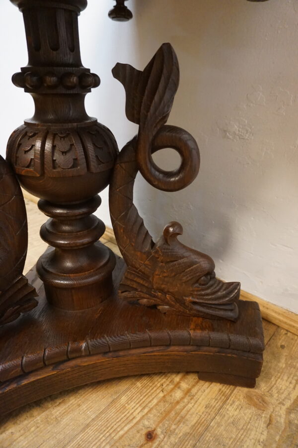 Kolekcjonerski Stolik Gabinetowy "Delfiny" – Renesansowa Elegancja