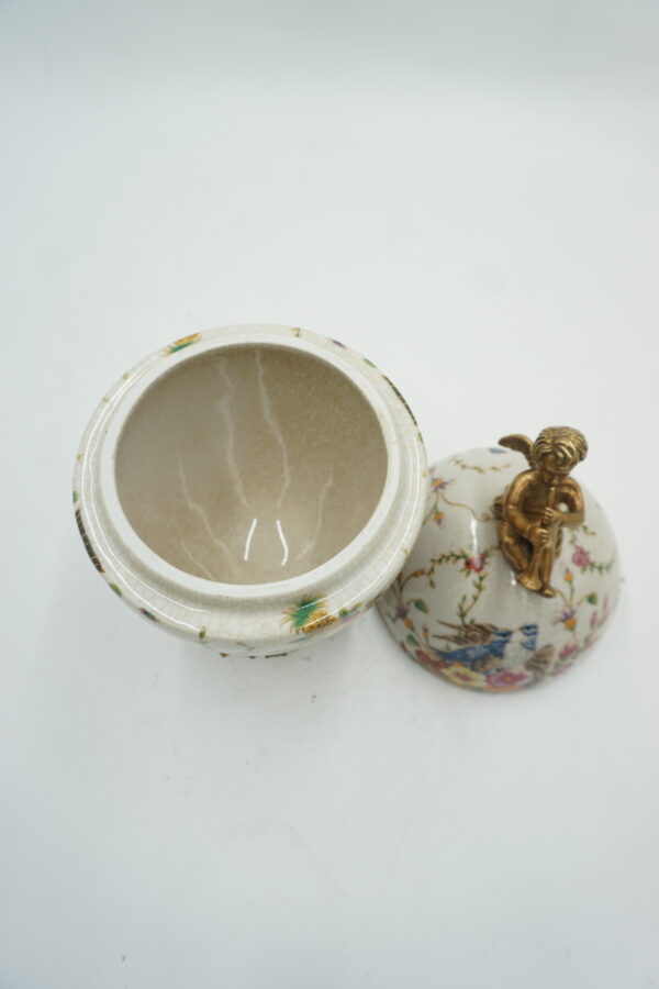 PIĘKNE JAJKO Puzdro Porcelanowe z Figurką Amorka – 26 cm