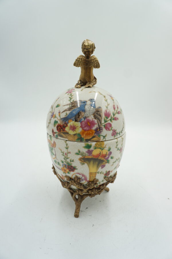 PIĘKNE JAJKO Puzdro Porcelanowe z Figurką Amorka – 26 cm