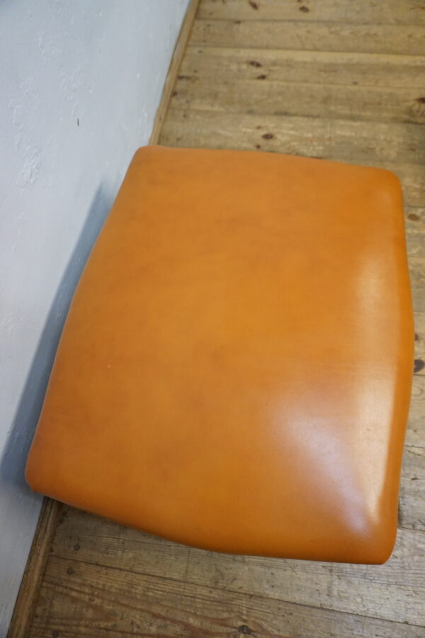 PUFA SIEDZISKO PODNÓŻEK LUDWIK SKÓRA NATURALNA