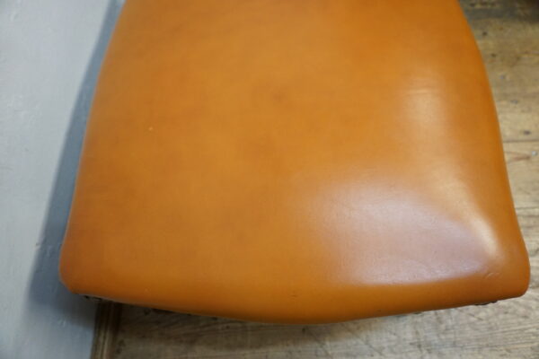 PUFA SIEDZISKO PODNÓŻEK LUDWIK SKÓRA NATURALNA