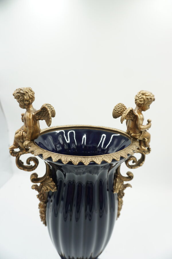 WAZON AMFORA BRĄZ+PORCELANA Aniołki Amorki 49cm