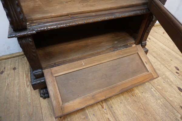 Stara serwantka witryna Orzech – Rzeźbiona, wys. 206 cm