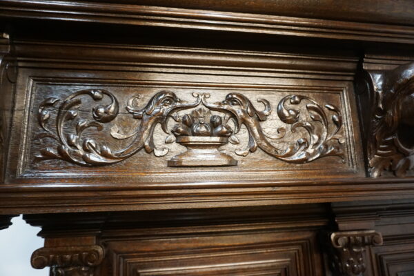 MONUMENTALNY KABINET NEORENESANSOWY – Figuralny bogato rzeźbiony