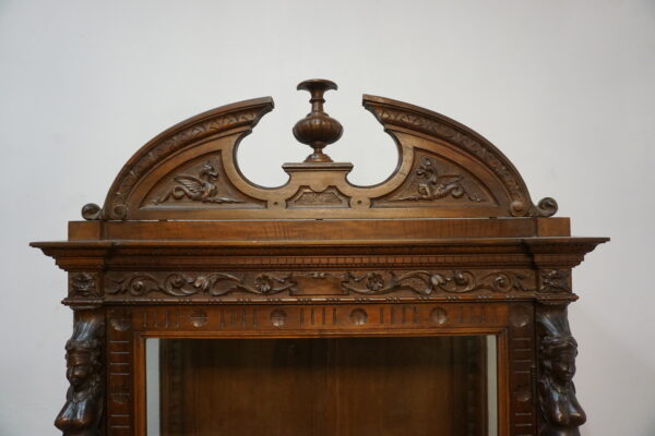 Stara serwantka witryna Orzech – Rzeźbiona, wys. 206 cm