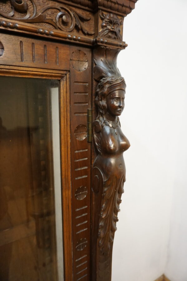 Stara serwantka witryna Orzech – Rzeźbiona, wys. 206 cm