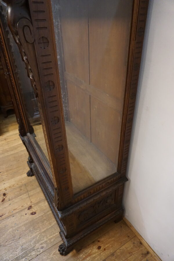 Stara serwantka witryna Orzech – Rzeźbiona, wys. 206 cm