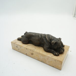 Figura z Brązu – Leżący Mops / Buldog